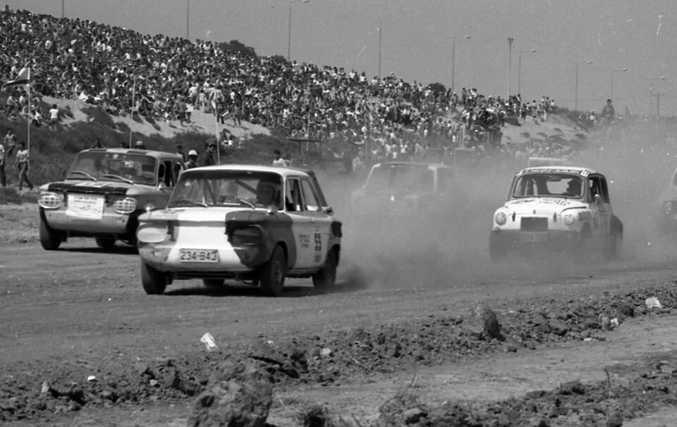 Illustration: Analyzing Your Performance: KPIs and Lap Comparison Techniques