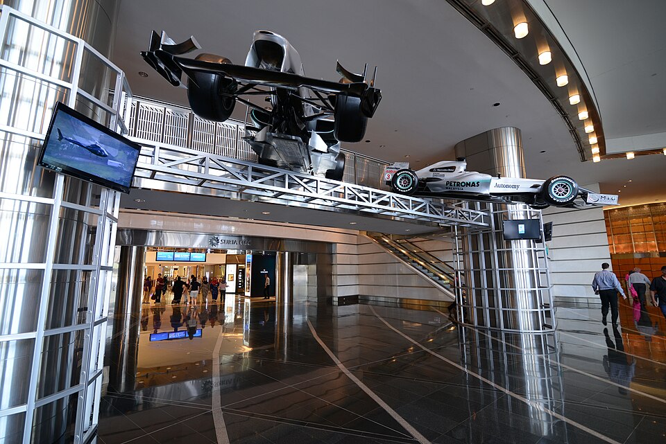 Illustration: Carbon Fiber and Aluminum: Core Materials in Race Car Construction