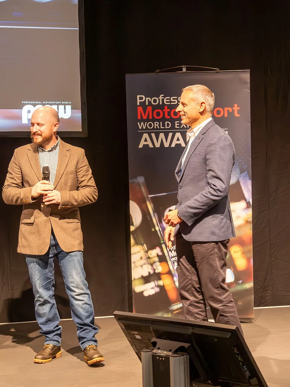 Illustration: Digital Coaching Apps and Remote Feedback Systems