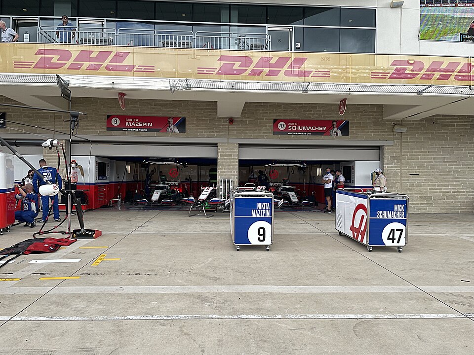 Illustration: Effectiveness of Team Orders: Strategic Tools for Championship Success Illustration: Effectiveness of Team Orders: Strategic Tools for Championship Success