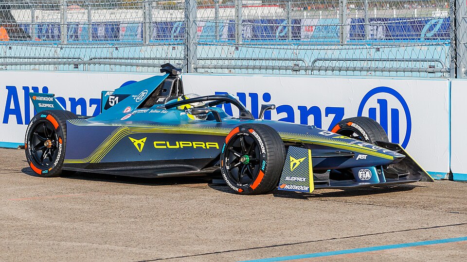 Illustration: Formula E's Technological Evolution: From Gen1 to Gen3 Evo