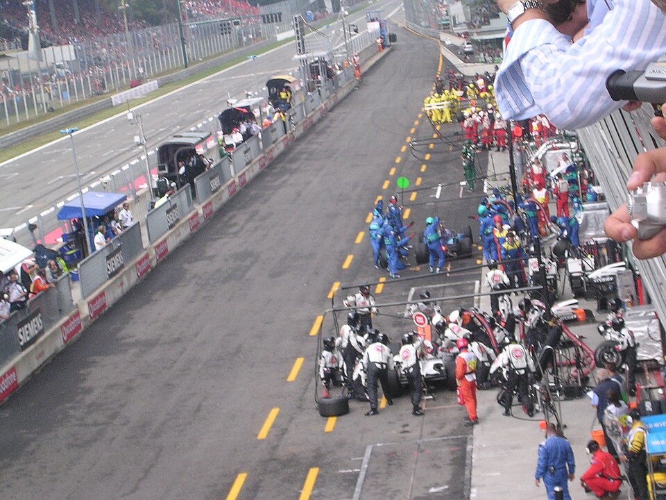 Illustration: Frequently Asked Questions About F1 Pit Stop Strategy 2026