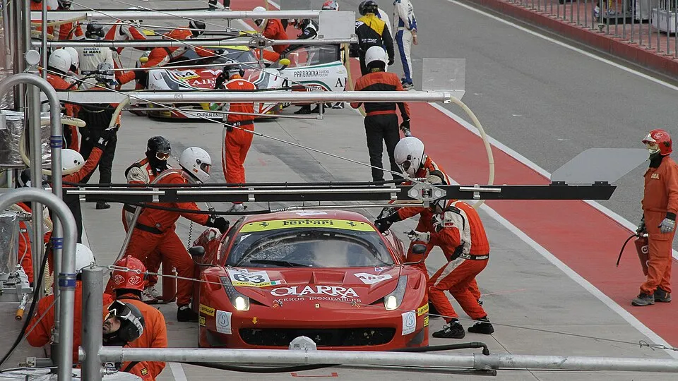 Illustration: Fuel Conservation Techniques for Maximum Stint Distance