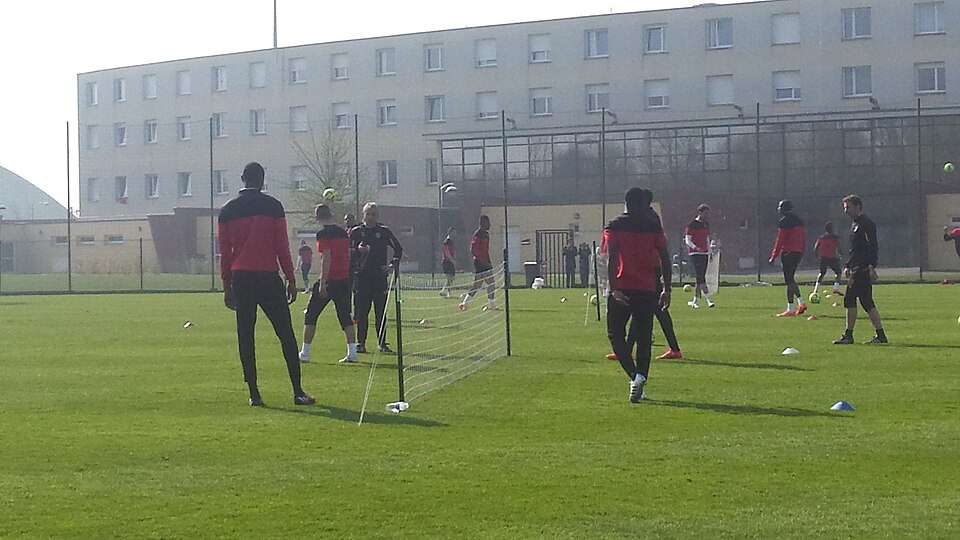 Illustration: Fundamental Racing Techniques: The Racing Line and Braking