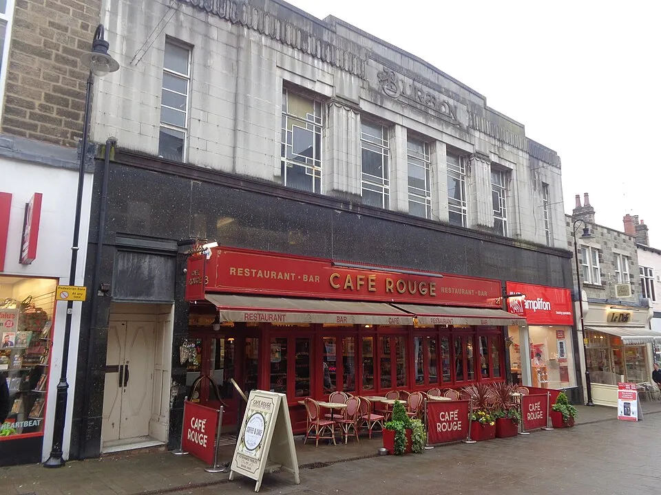 Illustration: Historic Hotels vs. Charming Tea Rooms: Choosing Your Harrogate Style Illustration: Historic Hotels vs. Charming Tea Rooms: Choosing Your Harrogate Style