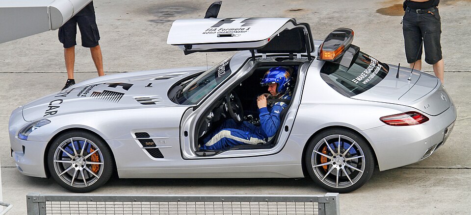 Illustration: How Are 2026 Helmets Improving Driver Safety and Performance?