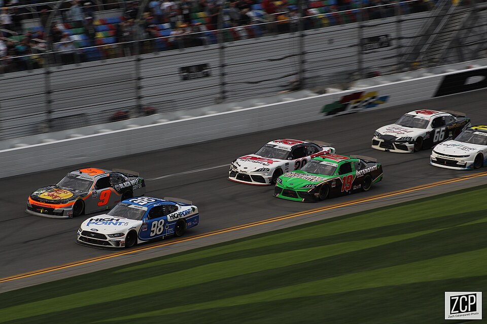 Illustration: How Do 2026 NASCAR Rule Changes Affect Drafting? Illustration: How Do 2026 NASCAR Rule Changes Affect Drafting?