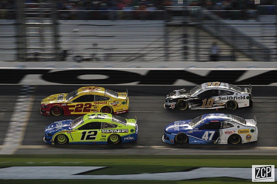 Illustration: How Do NASCAR Drafting Techniques Reduce Drag by 20-30%?