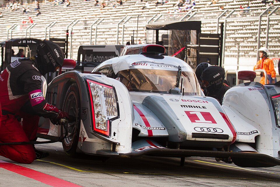 Illustration: How Do Teams Optimize Fuel Loads and Adjust in Real-Time? Illustration: How Do Teams Optimize Fuel Loads and Adjust in Real-Time?