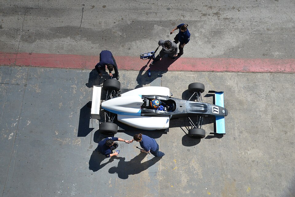 Illustration: Pit Stop Integration and Series-Specific Approaches Illustration: Pit Stop Integration and Series-Specific Approaches