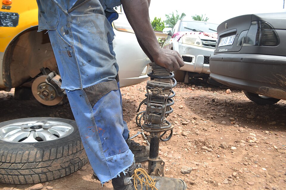 Illustration: Step-by-Step Suspension Setup Process for Optimal Handling