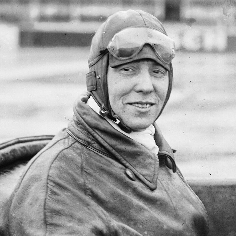 Illustration: The Earliest Trailblazers: Women Who First Took to the Racetrack (1901-1930s)