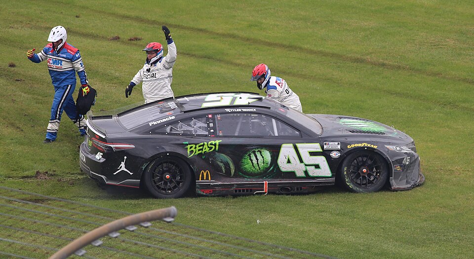 Illustration: Tire Strategy: The Most Critical Weather Decision Illustration: Tire Strategy: The Most Critical Weather Decision