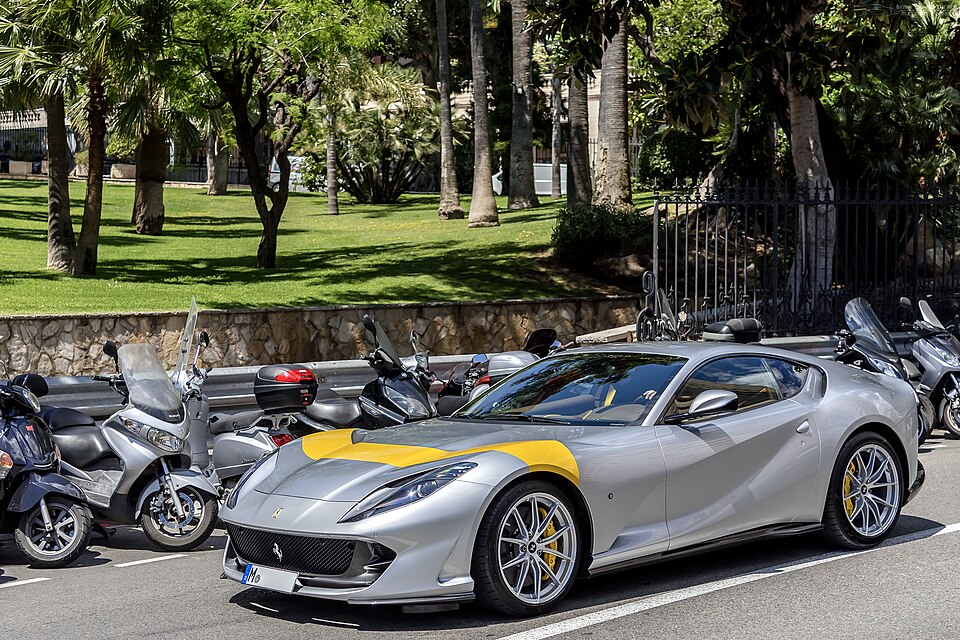 Illustration: Top Supercar Experience Gift Package Options for Motorsport Enthusiasts