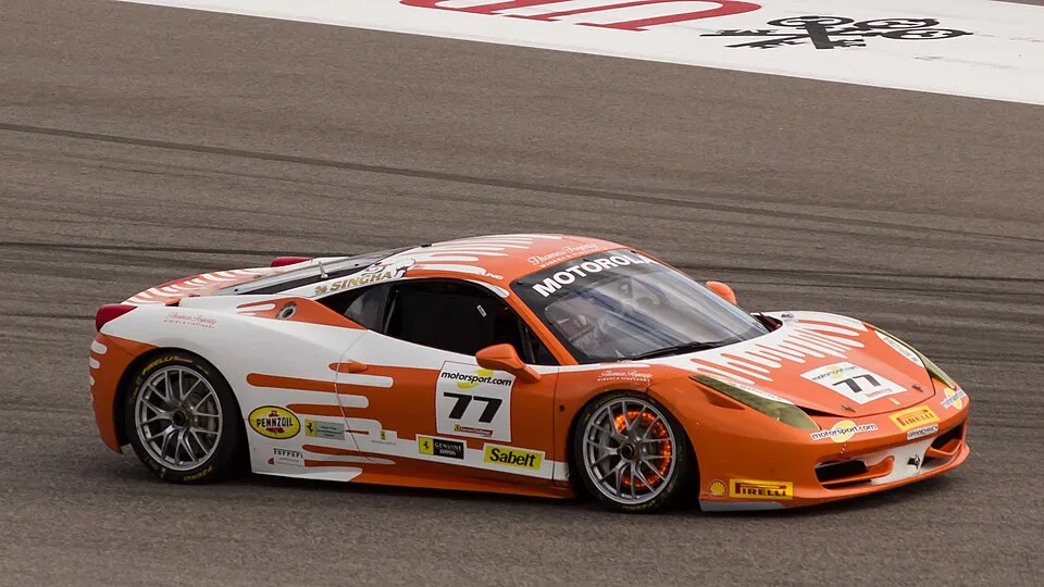 Illustration: Trail Braking vs Threshold Braking: Core Mechanics Explained