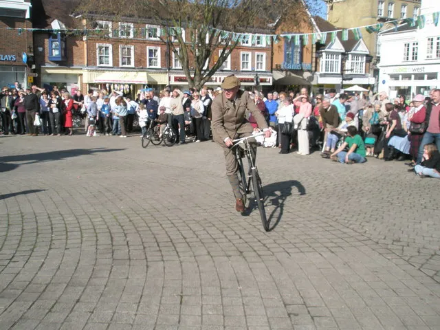 Illustration: What is the Perfect Racing Line and How Does Sarah Moore Master It? Illustration: What is the Perfect Racing Line and How Does Sarah Moore Master It?