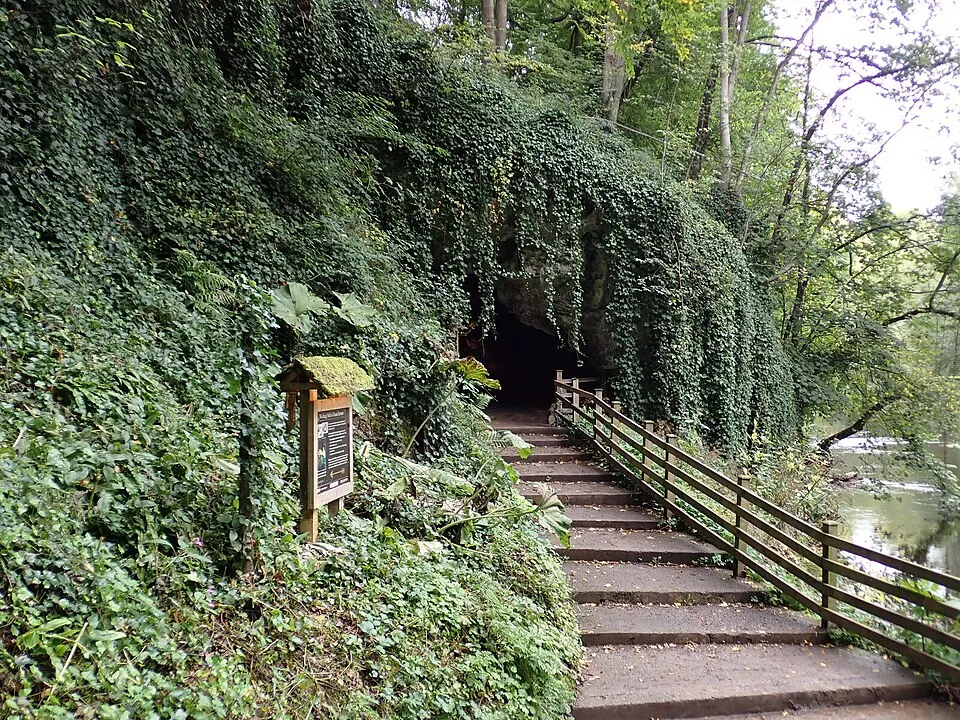 Illustration: Outdoor vs. Indoor Family Attractions in Harrogate: Year-Round Options